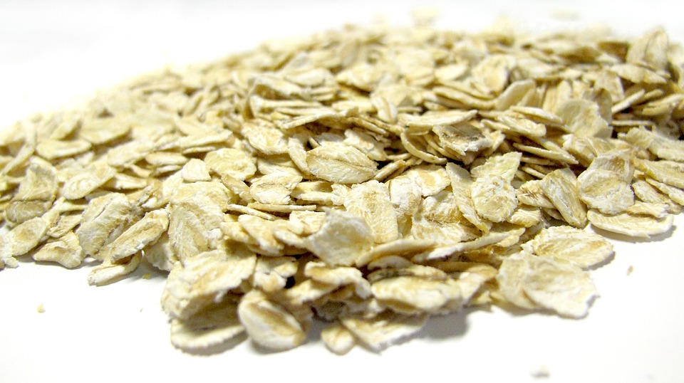 homemade diy peel off mask with Oatmeal