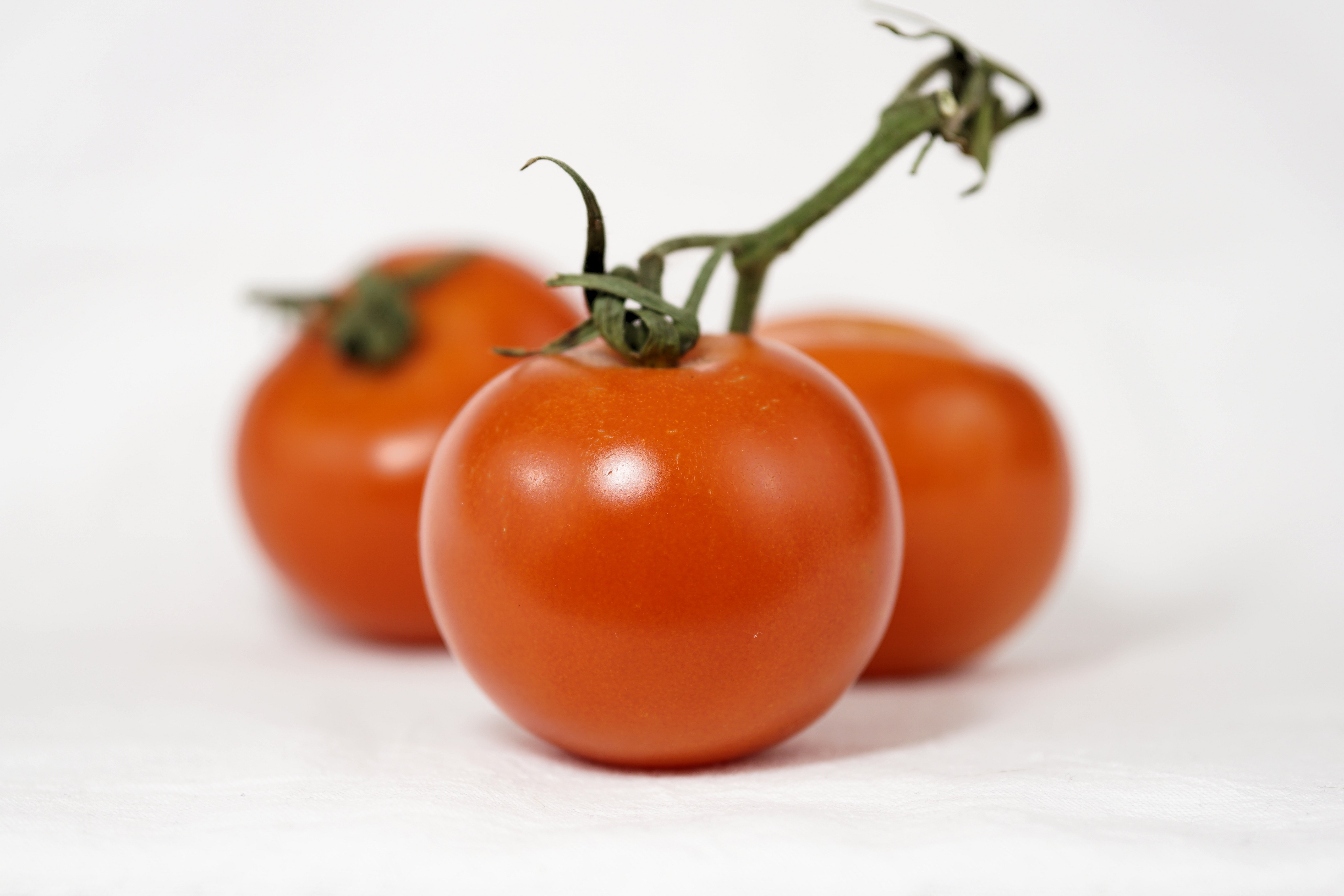 Diy peel off masks with Tomato