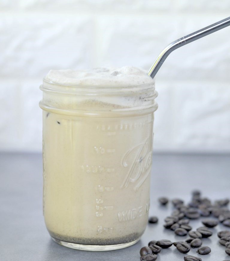Low-carb cold brew protein smoothie