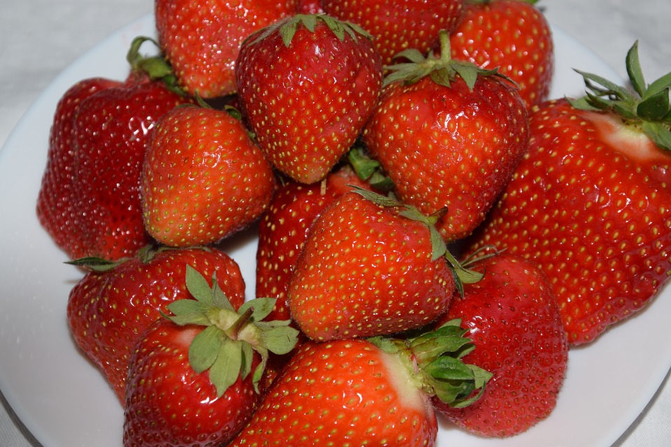 strawberries for skin whitening