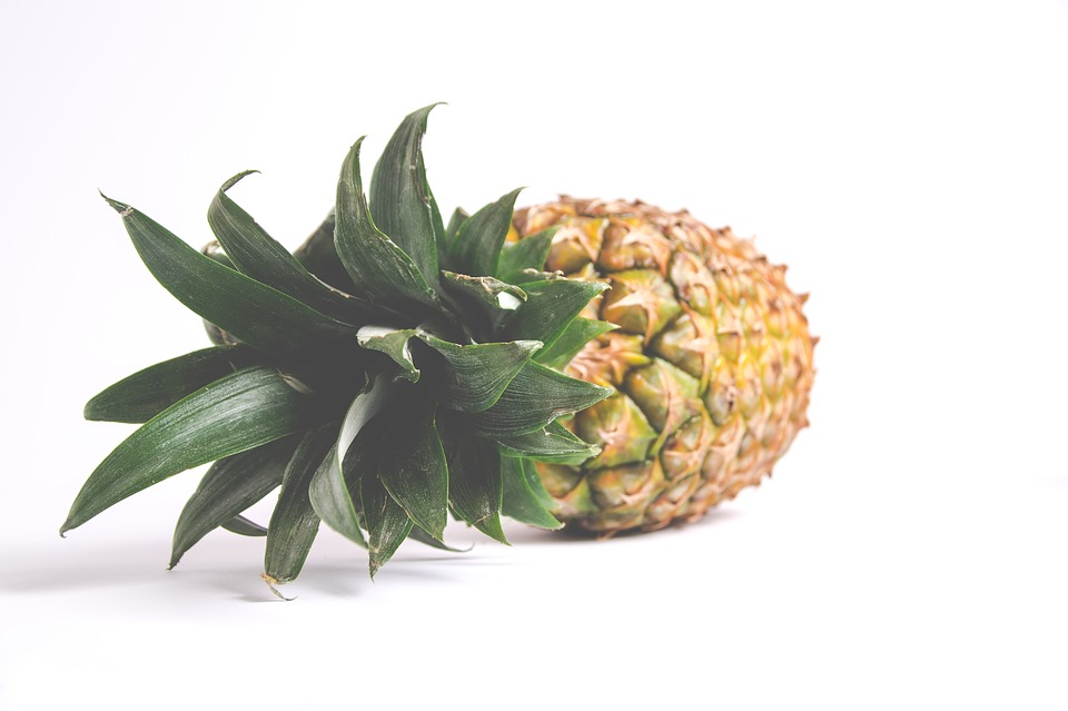 pineapple and vitamin e capsules for dark circles and acne