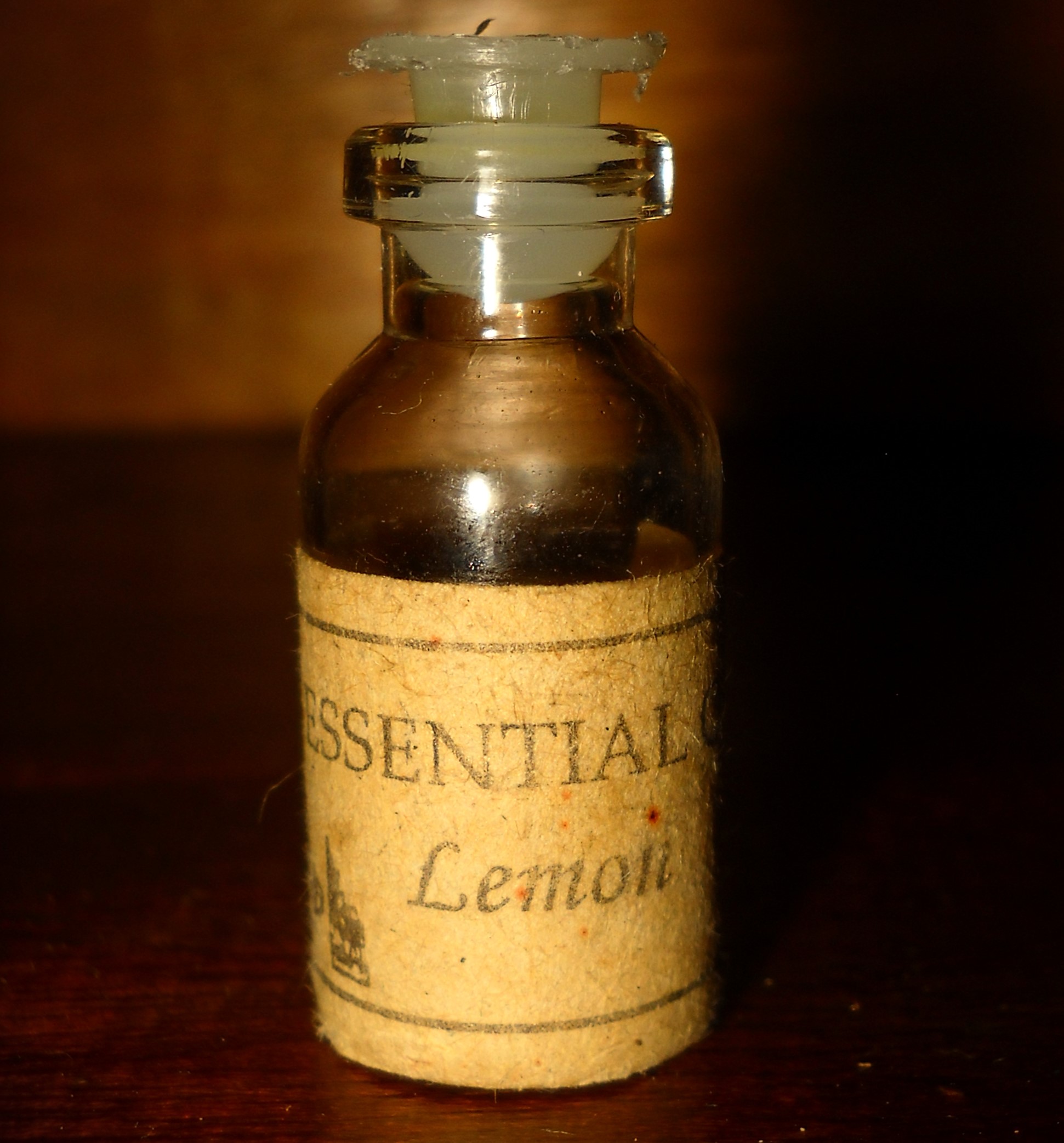 lemon essential oil for acne
