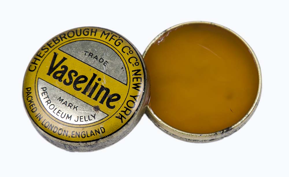 diy lip plumper with vaseline