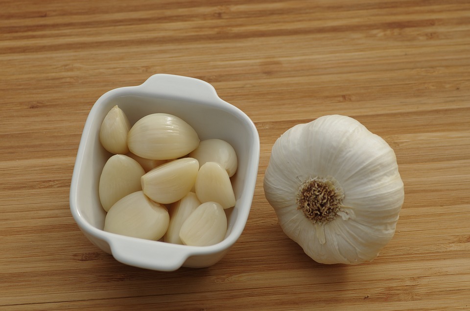 garlic cloves for acne scars