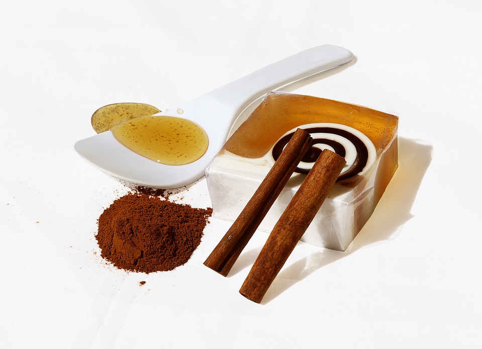 honey and cinnamon for pimples on chin