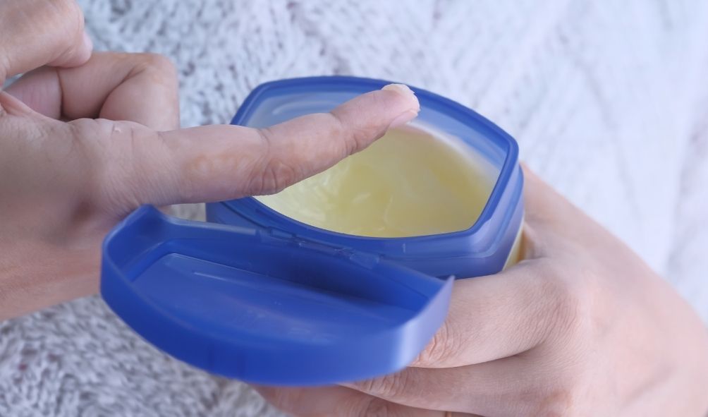 petroleum jelly for chapped lips