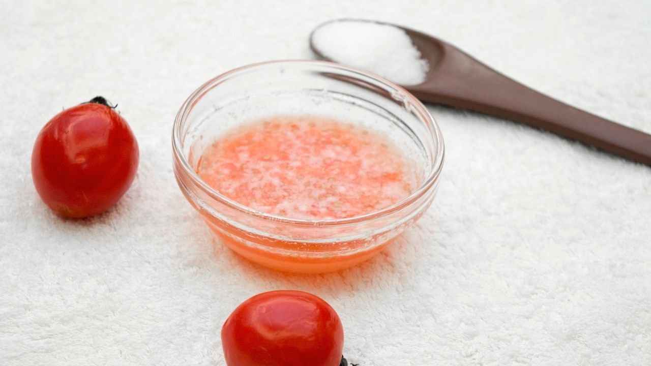 Tomato facial scrub